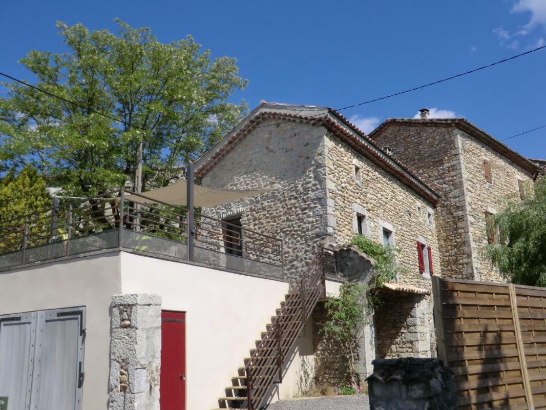 Vila L'Envol Des Papillons Grospierres Exteriér fotografie